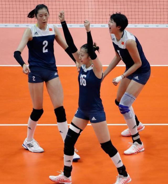 『颜妮』中国女排的最新大合照，颜妮退出国家队基本证实，梅笑寒瘦了很多