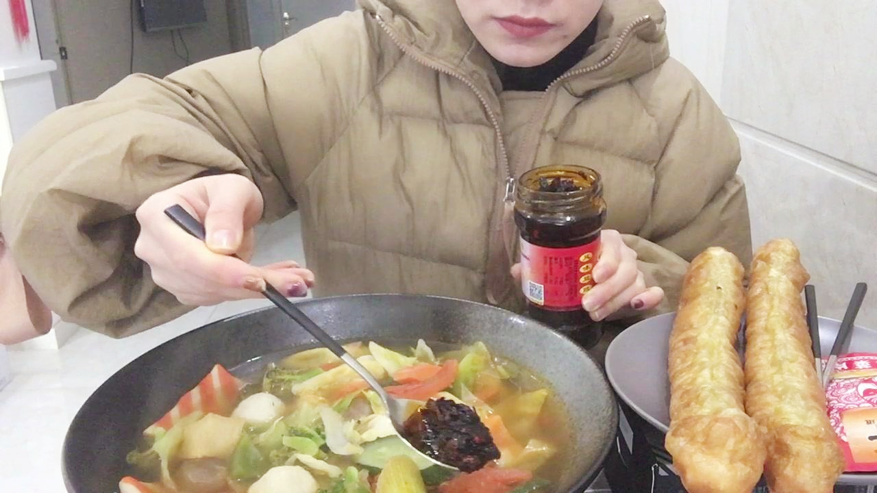 #老干妈#国人吃了几十年的“老干妈”，竟被德国人拿去检测，结果令人意外