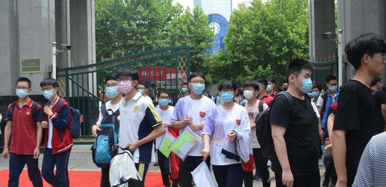 作文|2020高考落幕,英语作文“难倒”一片?考生:还是“李华”好写!