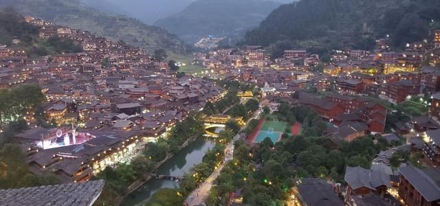 [苗寨]我国最“黑心”的景区，住一晚最少480元，扬言：根本不缺游客！