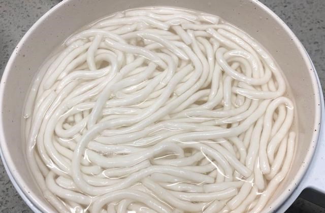 火腿|适合上班族和懒人的快手晚餐,咸鲜可口,10分钟搞定,好吃到舔盘