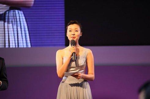 柯蓝|做了8年主持，因情史太乱无人敢娶，今因一部剧火得一塌糊涂