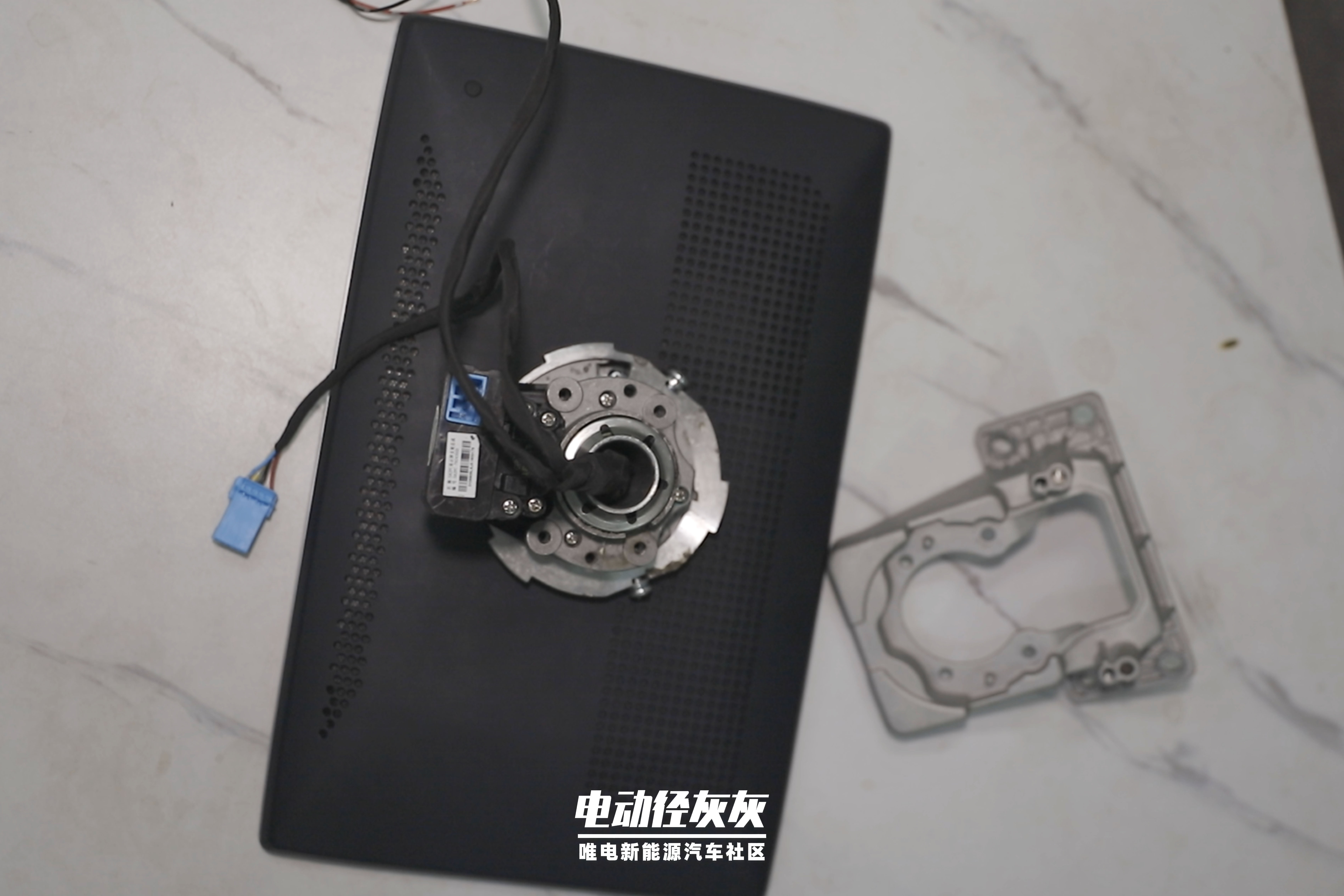 奥迪Q7|五菱宏光用比亚迪唐DM的中控大屏?它还真能旋转