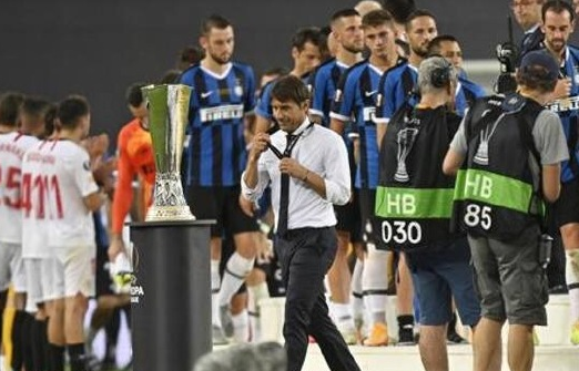 张康阳|佩服！29岁张康阳情商太高，丢冠后不失风度，一句话令外媒折服