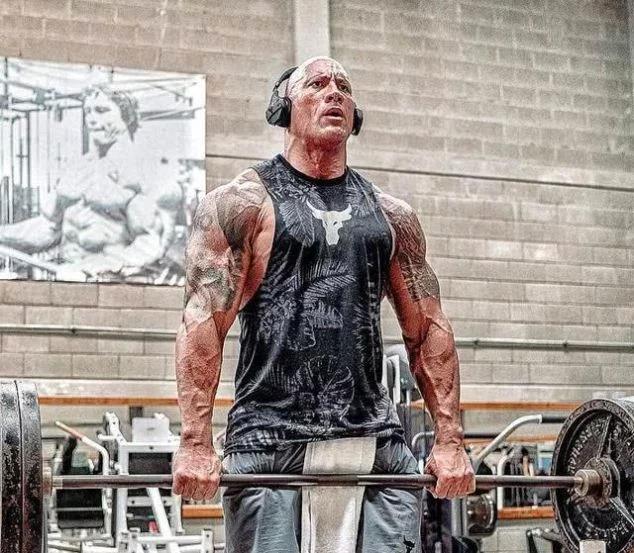 好莱坞片酬第一的强森训练有多恐怖:青筋暴起血管随时会爆裂