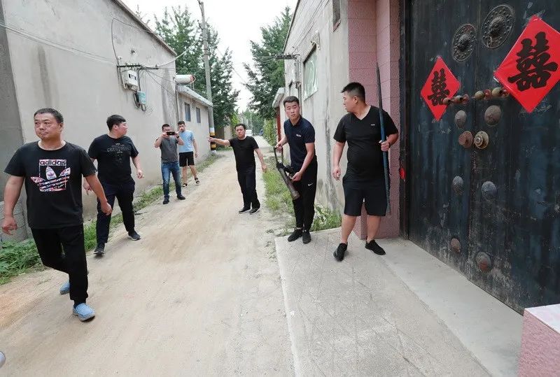 琅琊新闻网|惊心动魄！临沂警方持枪抓捕！现场视频曝光……