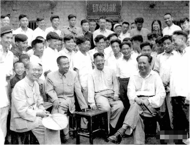 李隆基|1984年毛主席女儿回韶山，长跪不起令人心酸，百姓的热情让人感动