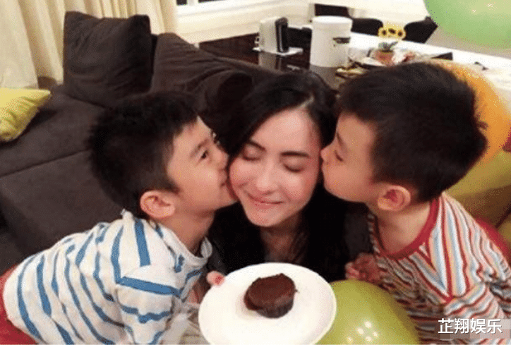 『张柏芝』39岁的张柏芝前半生是“烈酒”，生了3个孩子后，变成了“浓茶”