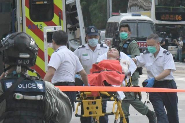 环球时报|被暴徒刺伤港警受“黄医护”粗暴对待，手术翌日竟被院方催赶出院