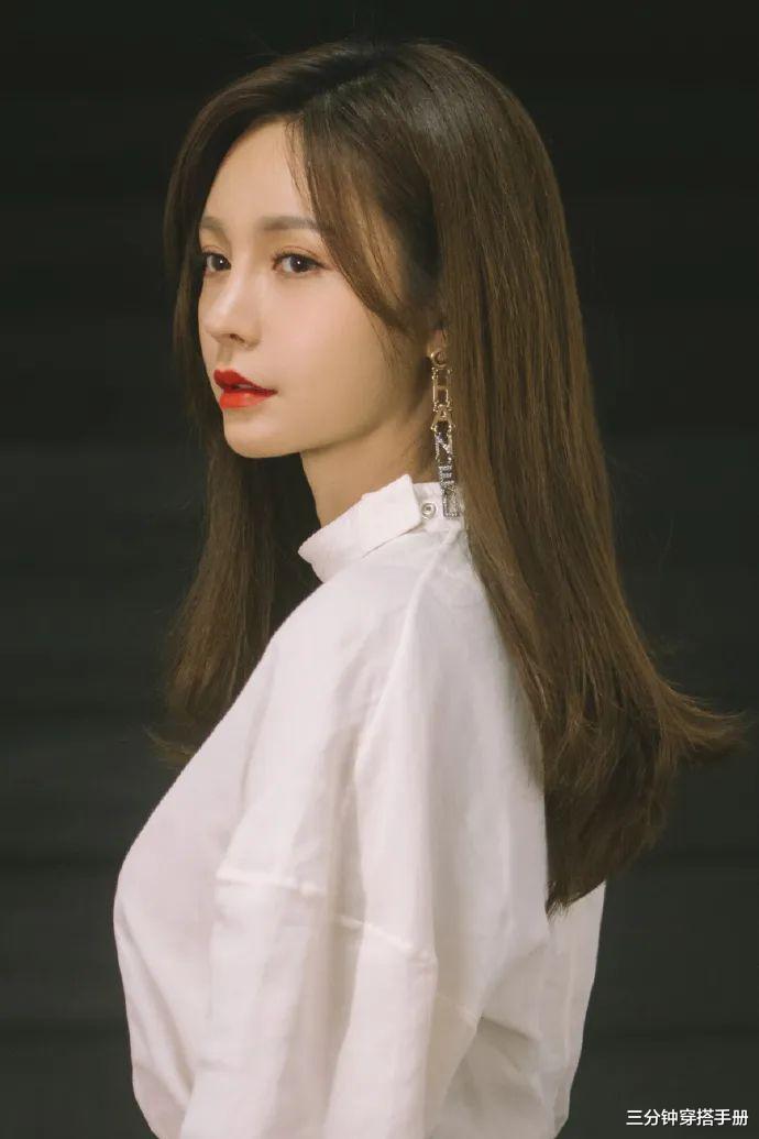 [刘海]沈梦辰终于掀起刘海了！本以为高额头会很抢眼，没想到更像芭比了