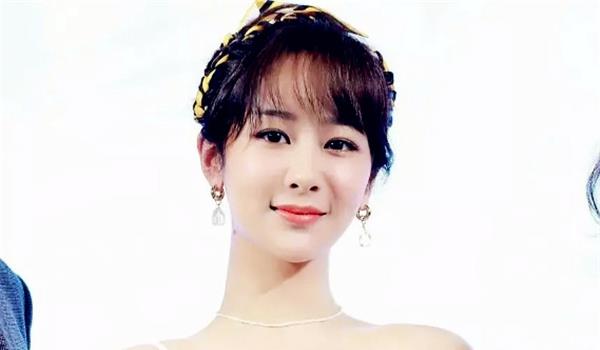 迪丽热巴|女星网络影响力排行，热巴降到第4，看到榜首：赵丽颖都比不上