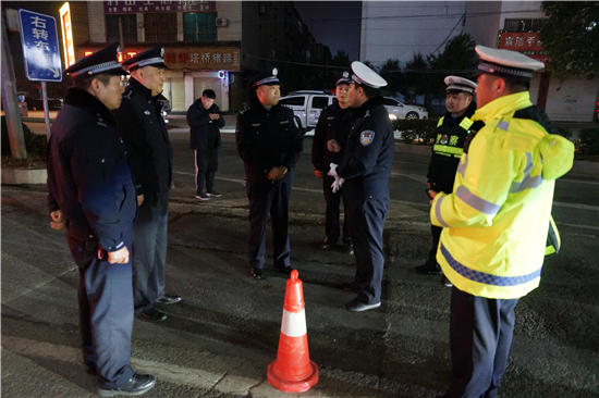 梁园采撷 项城警方寒夜出击 跨年之战守护平安