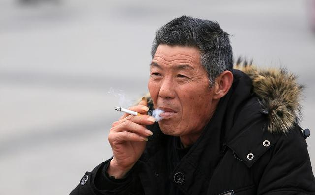 尼古丁|烟瘾再大,这4个时间段最好别吸,若能忍住,身体也许“报答”你