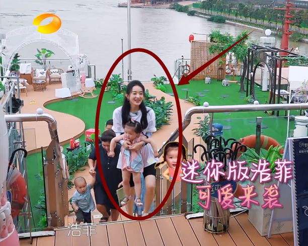 李浩菲|《中餐厅》李浩菲见\迷你版自己\，谁听清咋评价的？太暴露情商