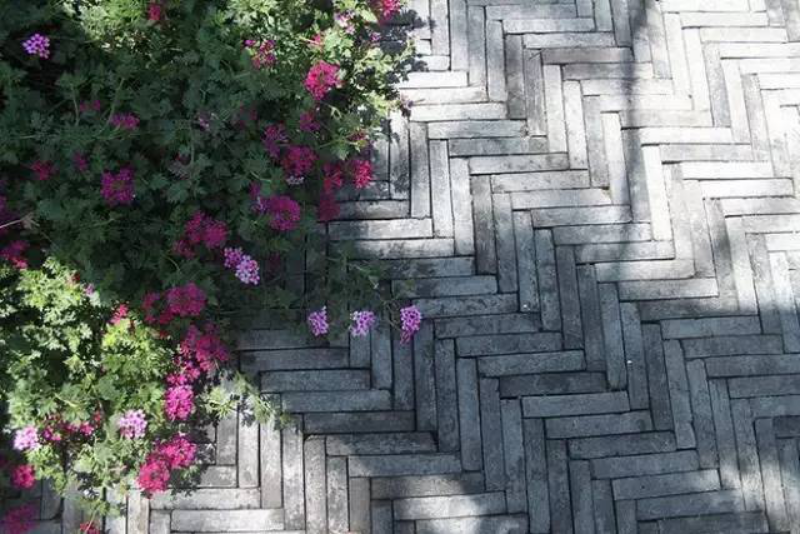 ■庭院铺装鉴赏：别再用混凝土砖了，庭院铺装新玩法让你的小院更具意境美