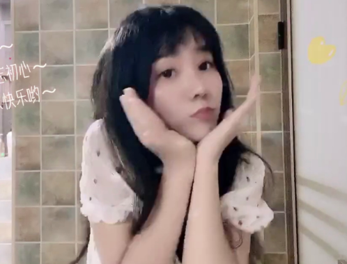 [小团团]小团团人气突破4000万，答应粉丝露脸舞蹈，网友：颜值圈粉了！