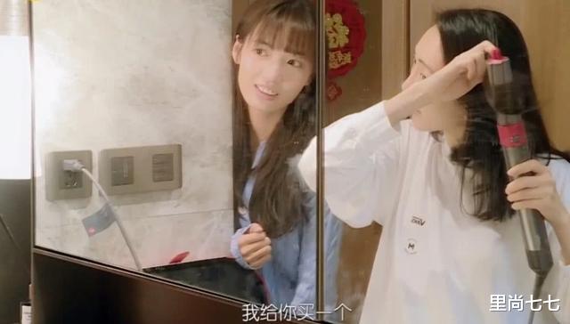 『王鸥』王鸥母女仨同框！与妹妹颜值差别大，妈妈态度冷漠对俩女儿大不同