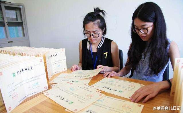 高校|高校频频被“放鸽子”，学生被录取后不去报到，网友：取消调剂