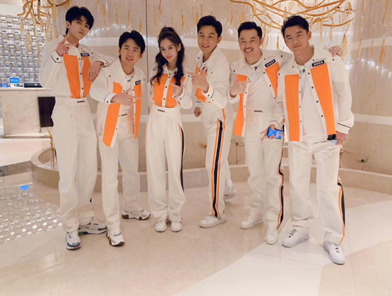 奔跑吧兄弟：跑男最新路透图曝光，蔡徐坤身材成亮点，郑恺被嘲讽胖出天际