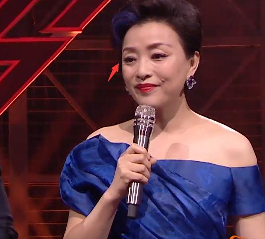 杨澜|节目提字器出问题杨澜被卡顿，黄晓明反应引热议网友：不嫌事大？
