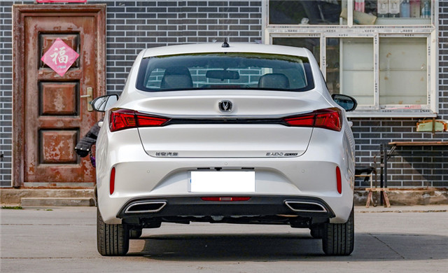 长安逸动|长安逸动PLUS价格适中,外观帅气,家用代步没问题