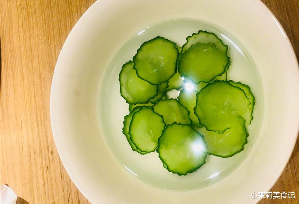 唐艺昕|唐艺昕产后瘦身似少女,看完晒餐后,网友:难怪还没见胖就瘦了