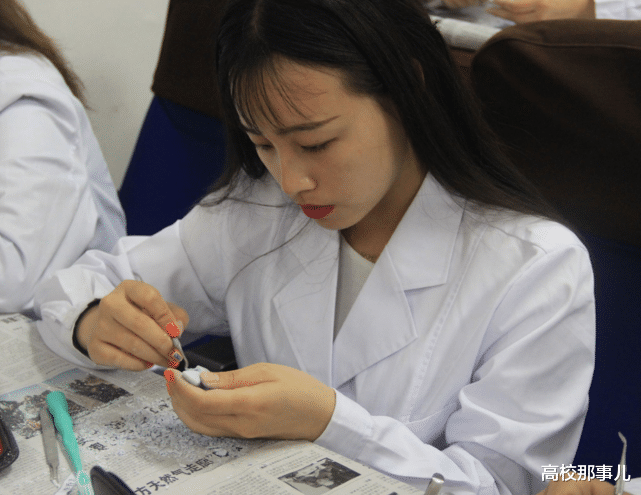 |高考450分以下,最适合报这4大专业,未来十年急需,发展空间大