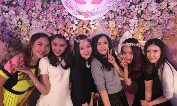 豪门|她曾是豪门阔太，如今债务连连，成国内首位限制乘坐飞机的女星！
