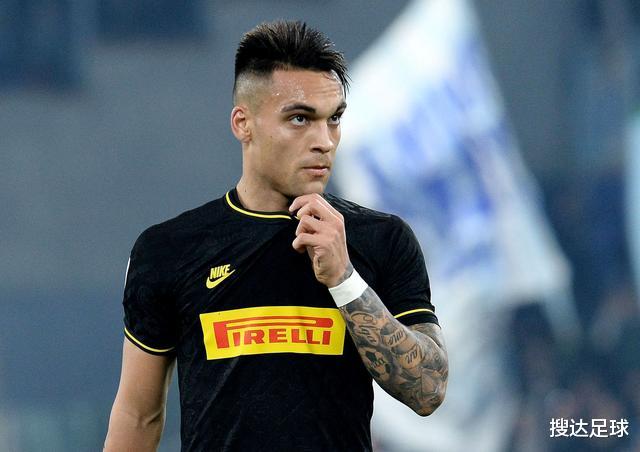 【巴塞罗那】加薪续约！张康阳从容应对22岁锋霸交易，目标明确：“狠宰”巴萨