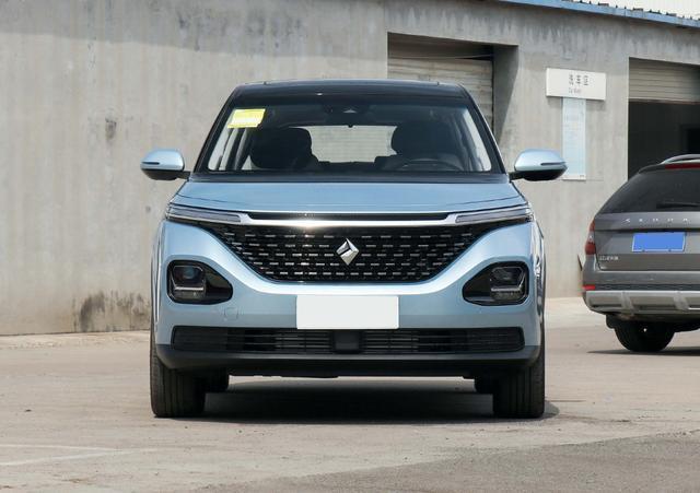 宝骏|6座车中的“魔法师”，全车可声控，后排配亲子座椅，不贵7万多