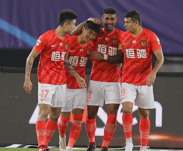 广州恒大|2-0开门红！\暴力杨韦\61分钟内梅开二度，于汉超做梦都笑醒了
