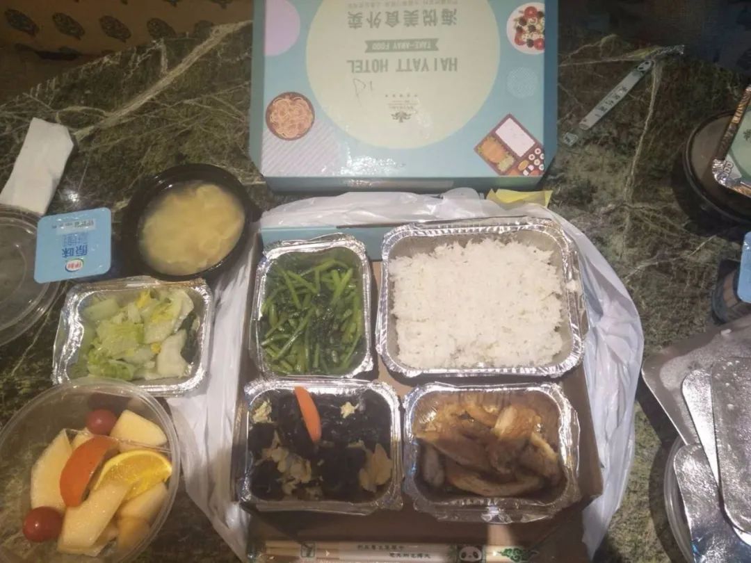 【隔离】终于回到国内隔离，和老伴补了住宾馆的体验 | 我在海外