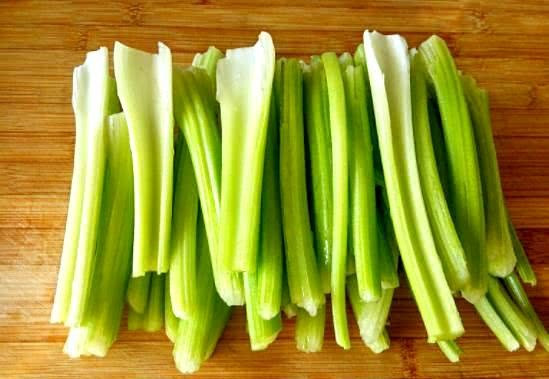 「高血压」高血压患者注意：3种食物再好吃也别碰, 贪吃脑出血会找上门!