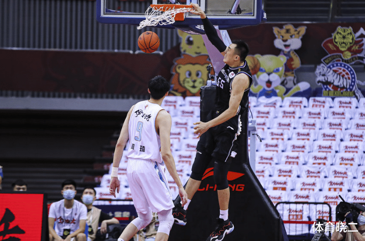 新疆男篮|CBA资讯:易建联未参加训练,杜锋爱将加盟新疆,西热或离开CBA