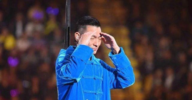 薛之谦|除了黄龄，这5位歌手生病受伤也还坚持唱歌，薛之谦绝对是认真的