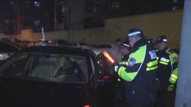 「保时捷」酒后叫代驾被扣12分，车主怒问交警：方向盘都没摸，凭啥罚我？