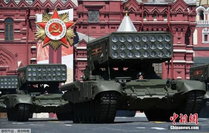「中单」“穿越”75年沧桑！莫斯科红场阅兵的往昔与今朝