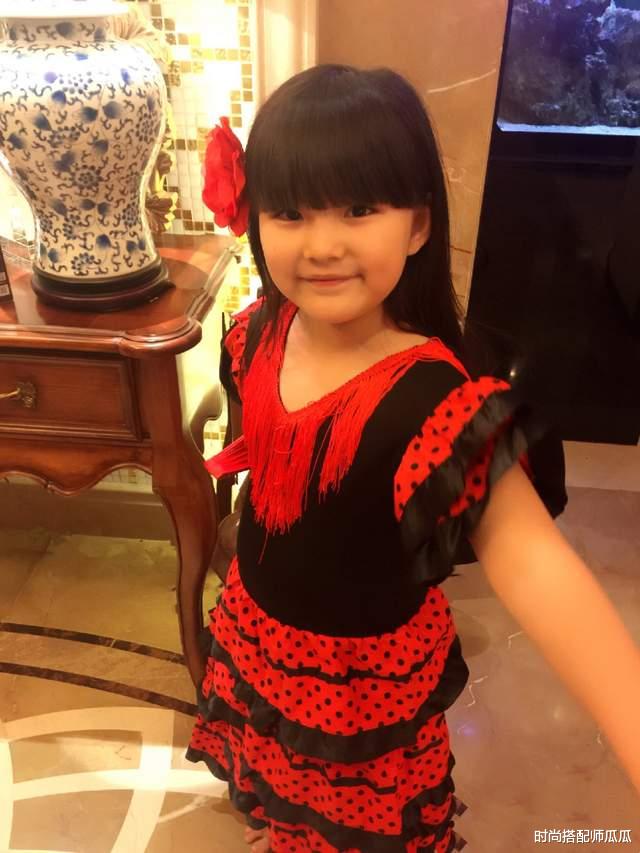 王诗龄|《爸爸去哪儿》的王诗龄变化太大，瓜子脸大长腿，少女气质初显