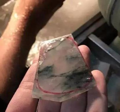 『飘花翡翠』谁说有棉不值钱!看看这棉多的飘花翡翠片料雕出来有多美!