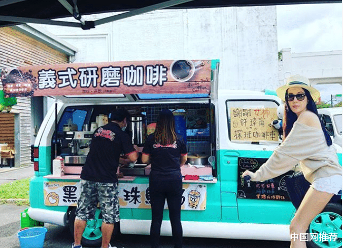 蔡少芬|林心如晒和小鲜肉张轩睿周边合影,两人曾演过吻戏惹霍建华吃醋