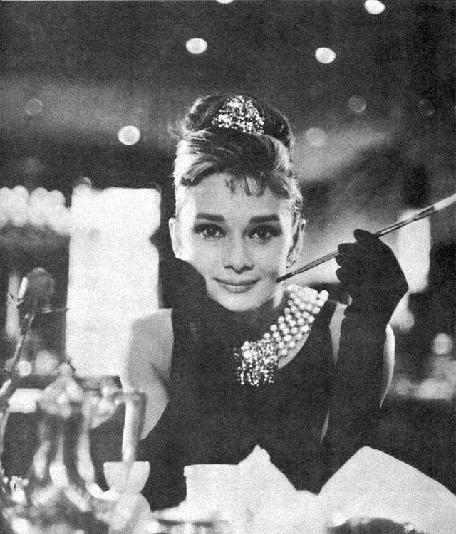 电影：好莱坞角色与演员年龄差距大，《哈利·波特》用40岁女演员，演一个孩子