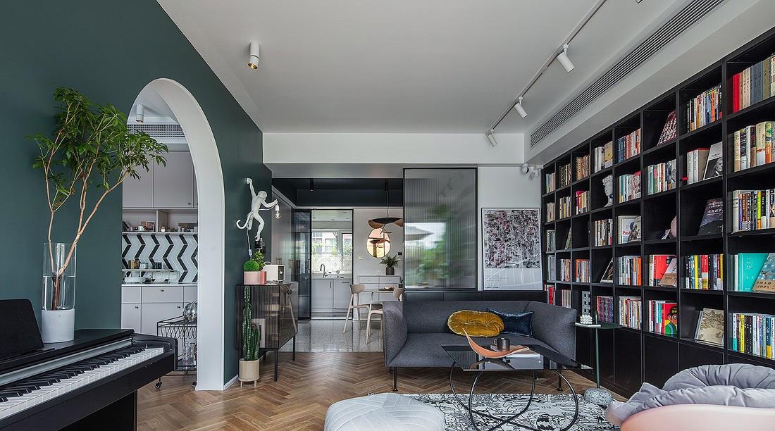 |她70㎡“去客厅化”之家,凭着书墙和庭院圈粉无数,网友:住不腻