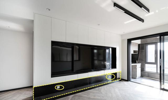 []老木匠得意之作，纯手工打4米1的电视背景墙，手艺精湛，细节了得