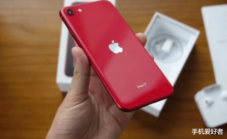 #iPhone SE#iPhoneSE续航崩了：充电三小时游戏两小时