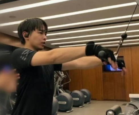 曹世镐|有种“整容”叫彭昱畅减肥成功，当看到他的健身照，女粉：想嫁！