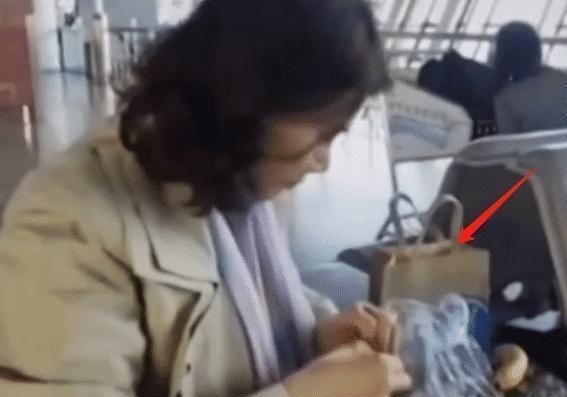 机器人|董明珠出差自带零食，任正非坐地铁：越是干大事的人，生活越普通