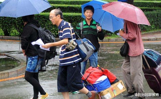 大学|“对不起，爸妈给你丢脸了”，新生开学，暴露了许多家庭的真面目