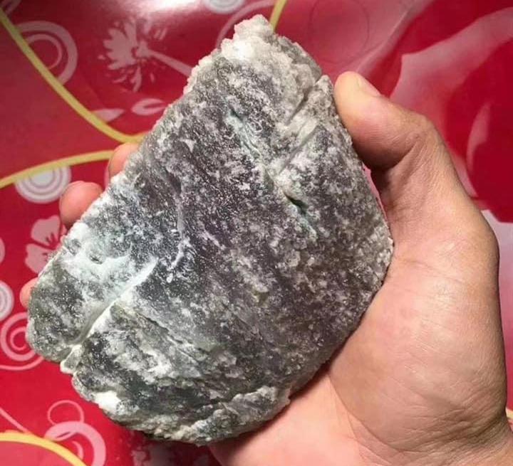 翡翠|这两块翡翠料子太清爽了,女人都爱不释手