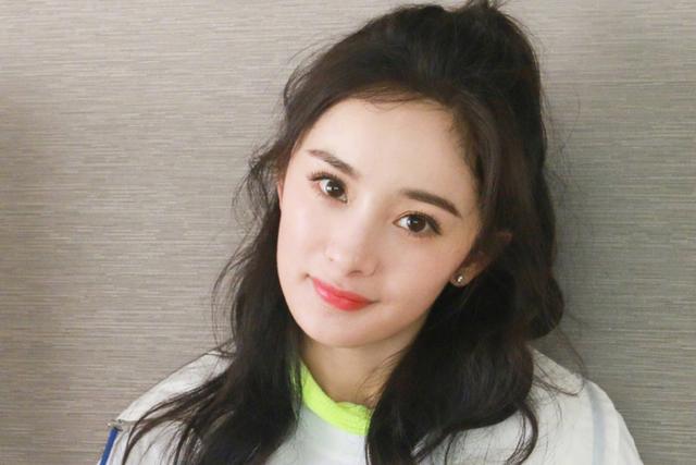 「爽肤水」爽肤水应该“涂”还是“拍”？美容师说出实情，原来我一直做错了