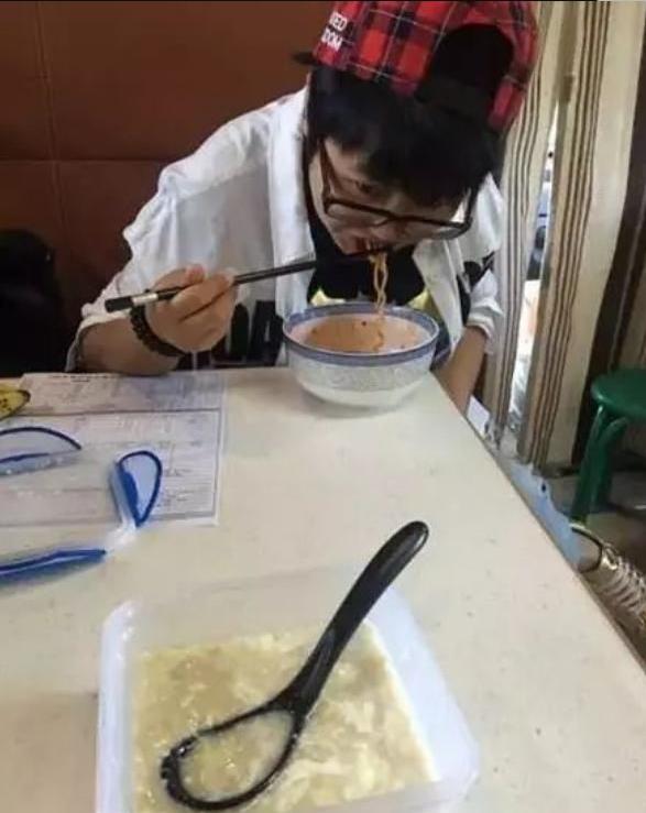 陈伟霆|陈伟霆，开挂减肥，2周瘦20斤，每天只吃一种食物，瘦身速度快